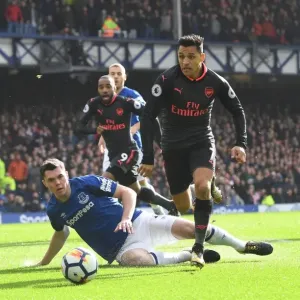 Alexis Sanchez Surges Past Michael Keane: Everton vs. Arsenal, Premier League 2017-18 Alexis Sanchez Surges Past Michael Keane: Everton vs. Arsenal, Premier League 2017-18