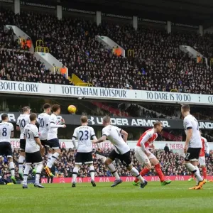 Alexis Sanchez Takes Free Kick: Intense Rivalry - Tottenham vs. Arsenal, Premier League 2015-16