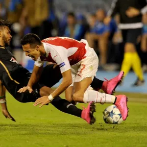 Alexis Sanchez vs El Arabi Hilal Soudani: Foul in Dinamo Zagreb vs Arsenal UEFA Champions League Match