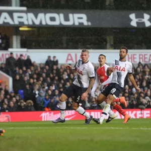 Alexis Sanchez's Dramatic Goal: Arsenal's Victory over Tottenham (Sanchez Scores Past Alderweireld and Dembele)
