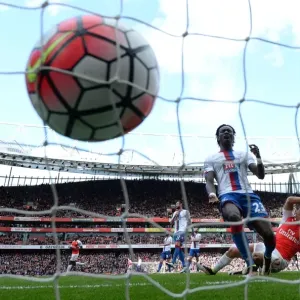 Alexis Sanchez's Dramatic Header: Arsenal's Winning Goal Against Crystal Palace, Premier League 2015-16 Alexis Sanchez's Dramatic Header: Arsenal's Winning Goal Against Crystal Palace, Premier League 2015-16