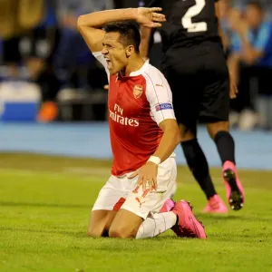Alexis Sanchez's Standout Show: Arsenal's Victory over Dinamo Zagreb in the 2015-16 UEFA Champions League