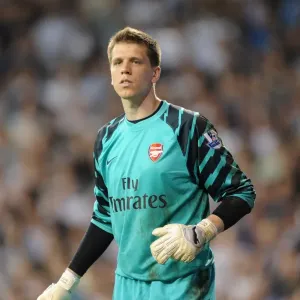 Three All: Szczesny's Battle at White Hart Lane, Arsenal vs. Tottenham, Premier League 2010-2011