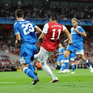 Andre Santos Scores Arsenal's Second Goal Against Olympiacos in UEFA Champions League: Arsenal 2-1, Group F