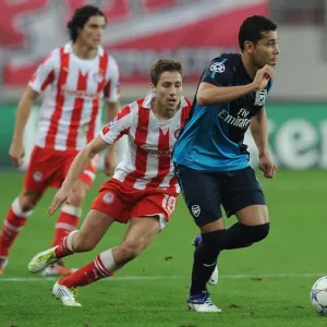 Andre Santos vs. David Fuster: A Battle in the UEFA Champions League between Olympiacos and Arsenal