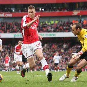Andrej Arshavin (Arsenal) Mark Schwarzer (Fulham) Andrej Arshavin (Arsenal) Mark Schwarzer (Fulham)