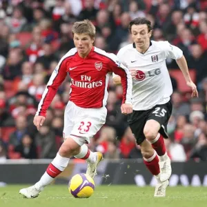 Andrej Arshavin (Arsenal) Simon Davies (Fulham) Andrej Arshavin (Arsenal) Simon Davies (Fulham)