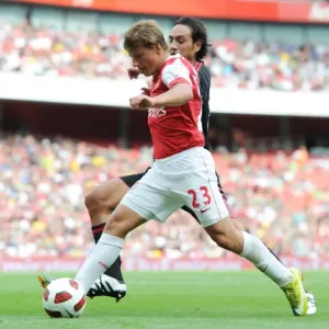 Andrey Arshavin (Arsenal) Alessandro Nesta (Milan). Arsenal 1: 1 AC Milan Andrey Arshavin (Arsenal) Alessandro Nesta (Milan). Arsenal 1: 1 AC Milan