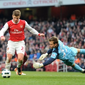 Andrey Arshavin (Arsenal) rounds Simon Migonlet (Sunderland) to score a goal that is ruled out for offside. Arsenal 0: 0 Sunderland. Barclays Premier League. Emirates Stadium, 5 / 3 / 11. Credit : Arsenal Football Club /