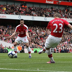 Andrey Arshavin scores Arsenals 1st goal. Arsenal 4: 0 Fulham. Barclays Premier League