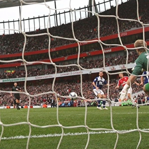 Andrey Arshavin scores Arsenals 3rd goal past Joe Hart (Birmingham)