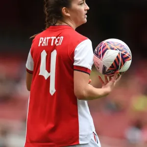 Anna Patten in Action: Arsenal Women vs. Chelsea Women, Emirates Stadium, 2021-22 Season