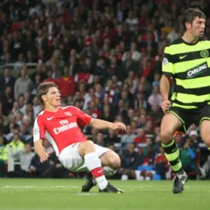 Ardrey Arshavin scores Arsenals 3rd goal past Massimo Donati Ardrey Arshavin scores Arsenals 3rd goal past Massimo Donati