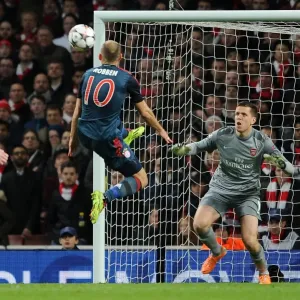Arjen Robben vs. Wojciech Szczesny: Penalty Drama in Arsenal v Bayern Munich UCL Clash Arjen Robben vs. Wojciech Szczesny: Penalty Drama in Arsenal v Bayern Munich UCL Clash