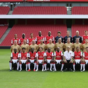 Arsenal 1st Team Squad 2007 / 8 - Back row (left to right): Theo Walcott