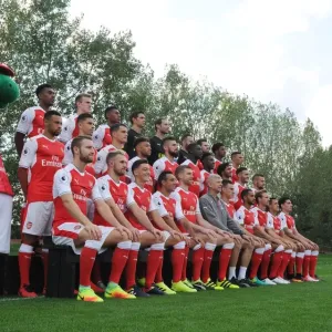 Arsenal 1st Team Squad 2016-17: The United Front Arsenal 1st Team Squad 2016-17: The United Front