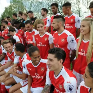 Arsenal 1st Team Squad Mixed Gender Training Session: Hector Bellerin, Mathieu Debuchy, Rachel Yankey, Leah Williamson, Dominique Janssen Arsenal 1st Team Squad Mixed Gender Training Session: Hector Bellerin, Mathieu Debuchy, Rachel Yankey, Leah Williamson, Dominique Janssen
