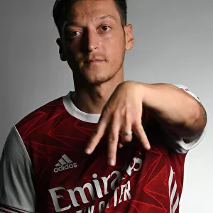 Arsenal 2020-21: Mesut Ozil at First Team Photocall