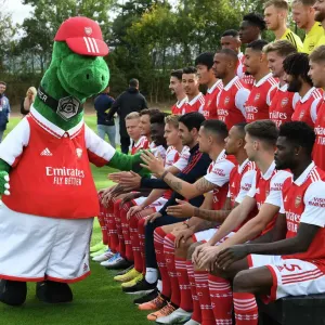 Arsenal 2022-23 Squad Farewell Shoot with Gunnersaurus