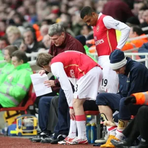 Arsenal assistant manager Pat Rice talks with substitutes Alex Hleb and Gilberto