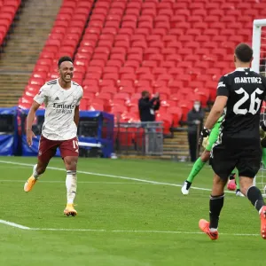 Arsenal: Aubameyang and Martinez Celebrate FA Community Shield Victory