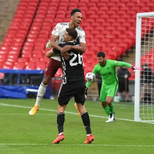 Arsenal: Aubameyang and Martinez Celebrate FA Community Shield Win