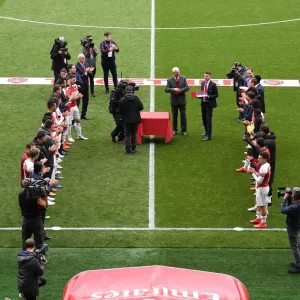 Arsenal Bids Farewell to Aaron Ramsey with Guard of Honor vs. Brighton & Hove Albion Arsenal Bids Farewell to Aaron Ramsey with Guard of Honor vs. Brighton & Hove Albion