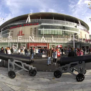 The Arsenal Canon outside the Stadium