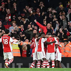 Arsenal Celebrate Aubameyang's Goal Against Aston Villa in the 2021-22 Premier League