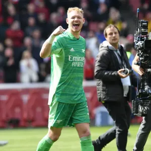 Arsenal Celebrate Derby Win Print
