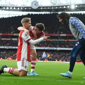 Arsenal Celebrate Emile Smith Rowe's Goal Against Brentford, Premier League 2021-22 Arsenal Celebrate Emile Smith Rowe's Goal Against Brentford, Premier League 2021-22