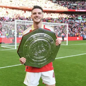 Arsenal Celebrate FA Community Shield Victory over Manchester City with Declan Rice, 2023-24 Arsenal Celebrate FA Community Shield Victory over Manchester City with Declan Rice, 2023-24