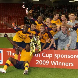 Arsenal Celebrate FA Youth Cup Victory: 2-1 Over Liverpool (6-2 aggregate) Arsenal Celebrate FA Youth Cup Victory: 2-1 Over Liverpool (6-2 aggregate)