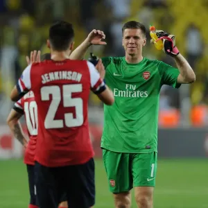 Arsenal Celebrate First Leg Victory over Fenerbahce: Wojciech Szczesny and Carl Jenkinson