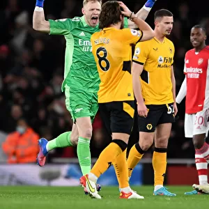 Arsenal Celebrate Hard-Fought Victory Over Wolverhampton Wanderers in the Premier League