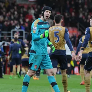 Arsenal Celebrate Hard-Fought Victory Over Bournemouth in 2015-16 Premier League