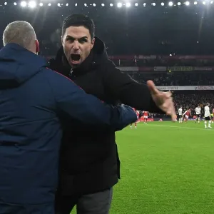 Arsenal Celebrate Hard-Fought Victory Over Manchester United in Premier League Clash