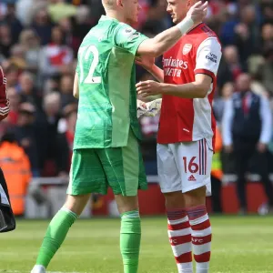 Arsenal Celebrate Hard-Fought Victory Over Manchester United in Premier League Showdown Arsenal Celebrate Hard-Fought Victory Over Manchester United in Premier League Showdown
