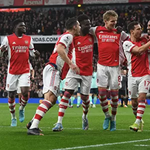 Arsenal Celebrate Lacazette's Goal Against Leicester City (2021-22)