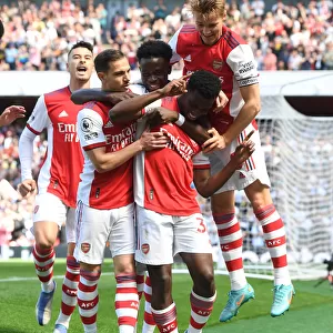 Arsenal Celebrate Nketiah's Goal: Arsenal v Leeds United, Premier League 2021-22