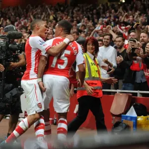 Arsenal Celebrate: Oxlade-Chamberlain's Goal vs. Tottenham (2014-15)