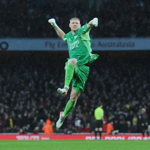 Arsenal Celebrate Second Goal Against Southampton: Martin Odegaard Scores at Emirates Stadium (2021-22)