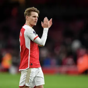 Arsenal Celebrate Victory Over Brighton & Hove Albion in 2023-24 Premier League