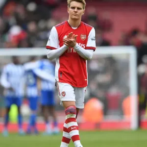 Arsenal Celebrate Victory Over Brighton & Hove Albion in Premier League