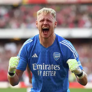 Arsenal Celebrate Victory Over Manchester United in 2023-24 Premier League