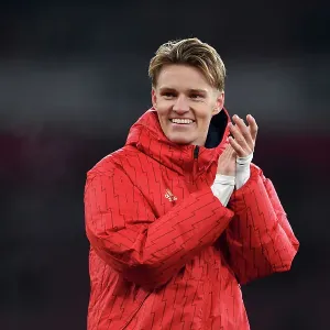Arsenal Celebrate Victory Over Wolverhampton Wanderers in 2023-24 Premier League