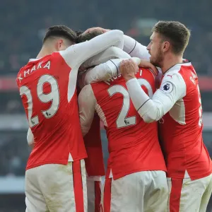 Arsenal Celebrates Mustafi's Goal: Arsenal v Burnley, Premier League 2016-17