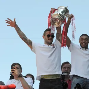 Arsenal Champions: Jack Wilshere and Alex Oxlade-Chamberlain Celebrate Victory on the Trophy Parade, Islington (May 18, 2014) Arsenal Champions: Jack Wilshere and Alex Oxlade-Chamberlain Celebrate Victory on the Trophy Parade, Islington (May 18, 2014)