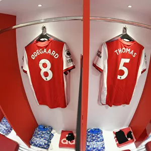 Arsenal Changing Room: Martin Odegaard and Thomas Partey Prepare for Arsenal v Liverpool (2021-22)