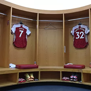 Arsenal Changing Room: Preparing for Battle - Bukayo Saka and Emile Smith Rowe Gear Up for Arsenal vs. Brighton & Hove Albion (2021)
